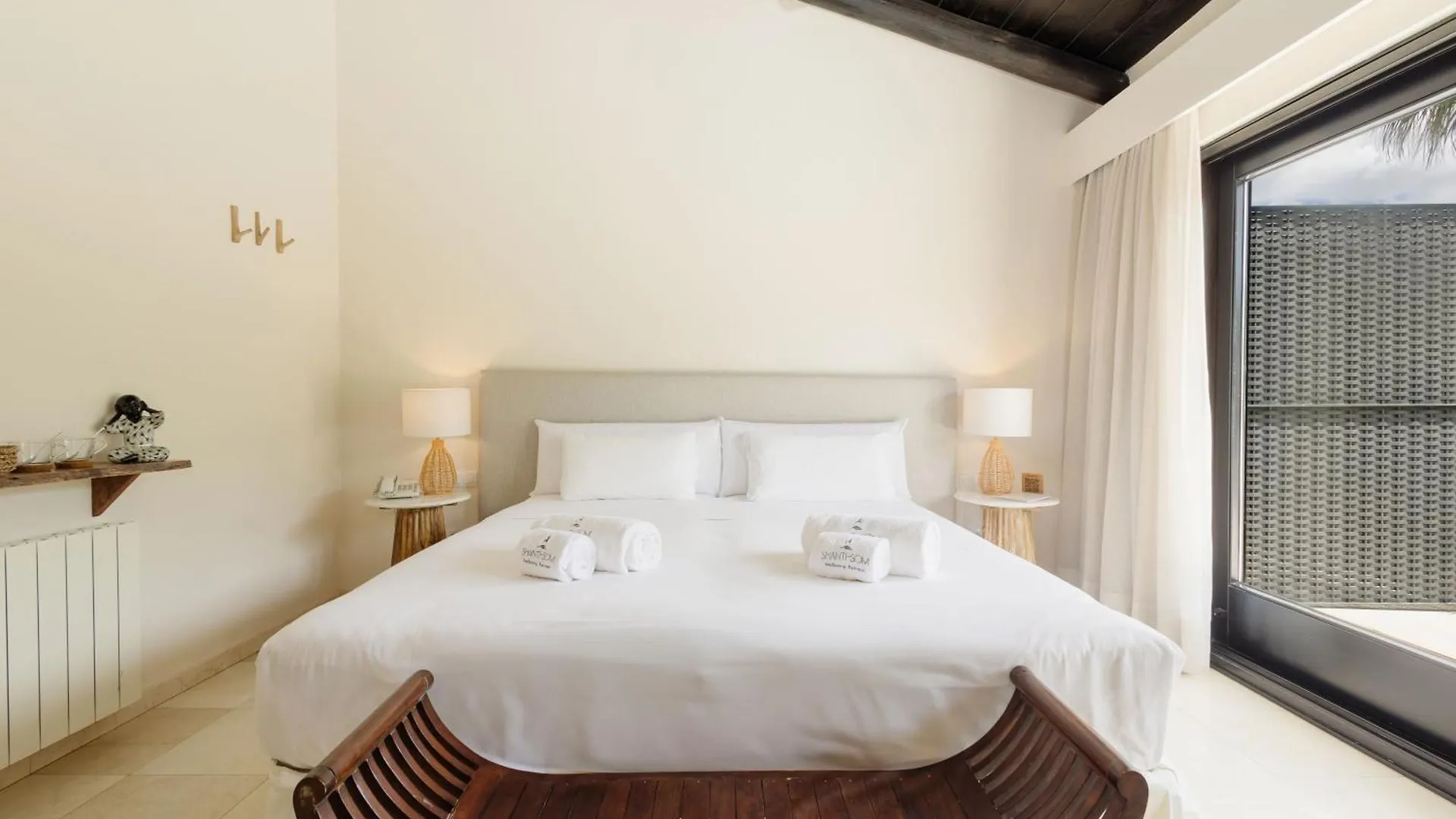 Shanti Som Monda 4*,  Spain